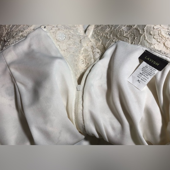 Lavish Ivory Lace Skirt XL NWOT - Picture 6 of 7